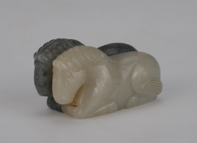 元代 双色玉雕卧马佩
观复博物馆藏
