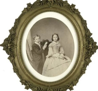 年幼的索菲·夏洛特与弟弟