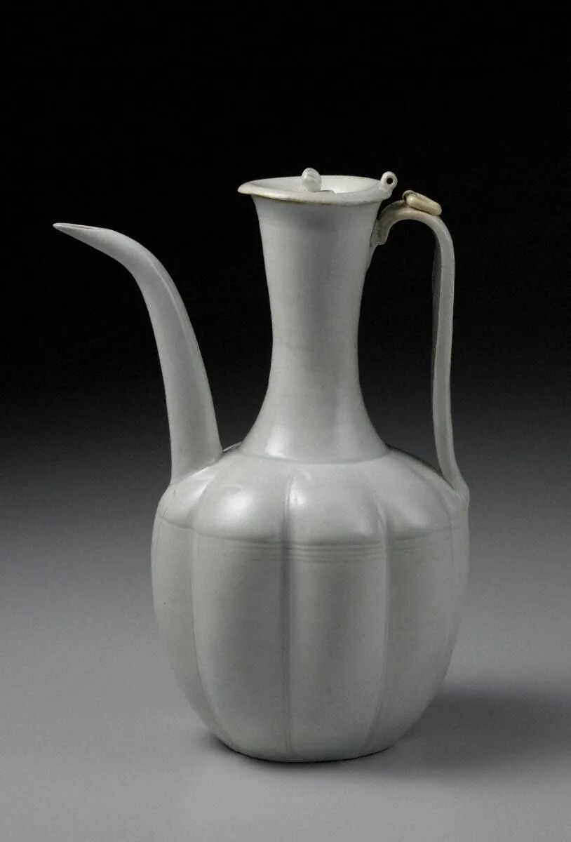 北宋 湖田窑青白釉瓜棱式执壶/水注