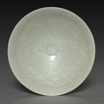 北宋 青白釉刻花婴戏纹斗笠碗