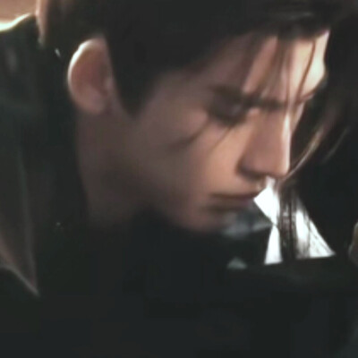 泪断剑，情多长