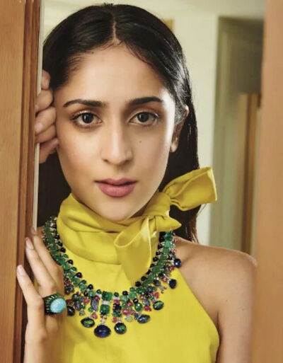 斋浦尔公主高拉维·库玛丽佩戴Collier Hindou为时尚芭莎拍摄