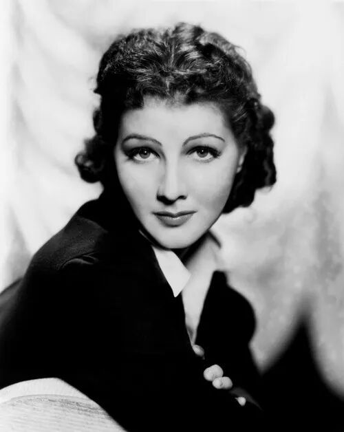 珍·帕克的生年有另两个选项，1912、1917，真名也有另一个选项，Louise Stephanie Zelinska，连出生地也有两个说法，蒙大拿州Deer Lodge、蒙大拿州Butte。不过她的儿子在她病逝后接受采访时纠正过，说母亲真名Lois May Green，1915年生于蒙大拿州Deer Lodge。姑且以家属的“确认”为准。