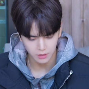 天是你的，地是你的，我也是你的，只有我们之间的红线是我的，是我亲手系在命运上的痴心