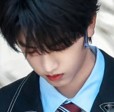 别带她去钢枪人太多她会发慌