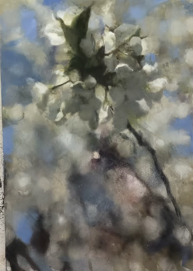 兹比内克·塞德莱茨基是捷克当代画家，以其介于具象与抽象之间的绘画语言和富有时间感的画面气质而受到关注。他出生于捷克，并在布拉格接受艺术教育，长期活跃于中欧当代艺术领域。塞德莱茨基的创作并不局限于传统人物肖像，而是更倾向于描绘空间、物体与日常场景，例如工作室内部、建筑结构或静物组合。他的画面常呈现出一种“未完成”或“被侵蚀”的视觉效果——形体在清晰与消解之间游移