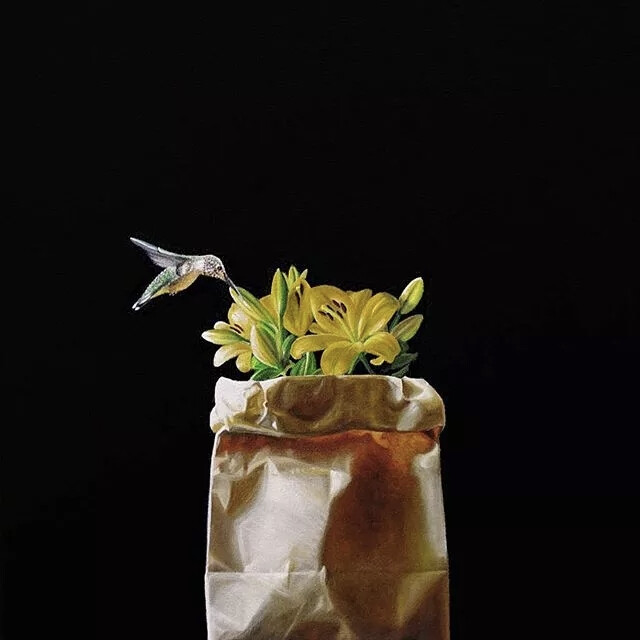 Karen Hollingsworth
看到这个名字有没有很熟悉
还记得那清风拂过
卷起白色的窗帷吗
今天，展现的是另一种风格的作品
与上一次是完全不同的风格
多才多艺就是好
