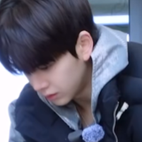 天是你的，地是你的，我也是你的，只有我们之间的红线是我的，是我亲手系在命运上的痴心