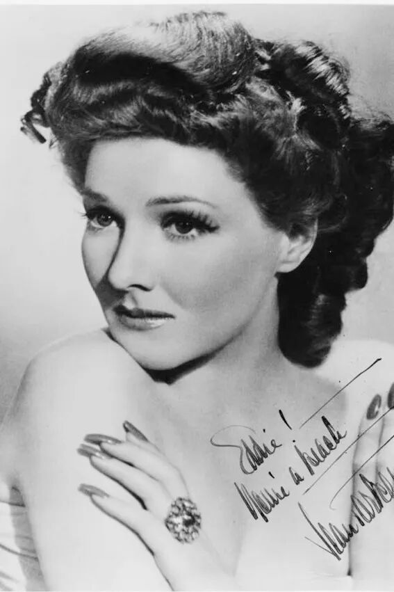 珍·帕克的生年有另两个选项，1912、1917，真名也有另一个选项，Louise Stephanie Zelinska，连出生地也有两个说法，蒙大拿州Deer Lodge、蒙大拿州Butte。不过她的儿子在她病逝后接受采访时纠正过，说母亲真名Lois May Green，1915年生于蒙大拿州Deer Lodge。姑且以家属的“确认”为准。