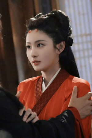 梁绛朱  在你眉梢种红豆  赵晴