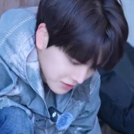 天是你的，地是你的，我也是你的，只有我们之间的红线是我的，是我亲手系在命运上的痴心