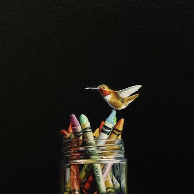 Karen Hollingsworth
看到这个名字有没有很熟悉
还记得那清风拂过
卷起白色的窗帷吗
今天，展现的是另一种风格的作品
与上一次是完全不同的风格
多才多艺就是好
