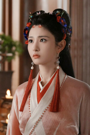 梁绛朱  在你眉梢种红豆  赵晴