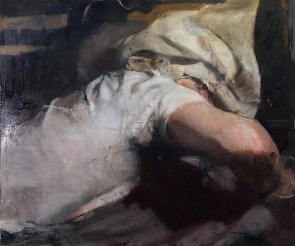 兹比内克·塞德莱茨基是捷克当代画家，以其介于具象与抽象之间的绘画语言和富有时间感的画面气质而受到关注。他出生于捷克，并在布拉格接受艺术教育，长期活跃于中欧当代艺术领域。塞德莱茨基的创作并不局限于传统人物肖像，而是更倾向于描绘空间、物体与日常场景，例如工作室内部、建筑结构或静物组合。他的画面常呈现出一种“未完成”或“被侵蚀”的视觉效果——形体在清晰与消解之间游移