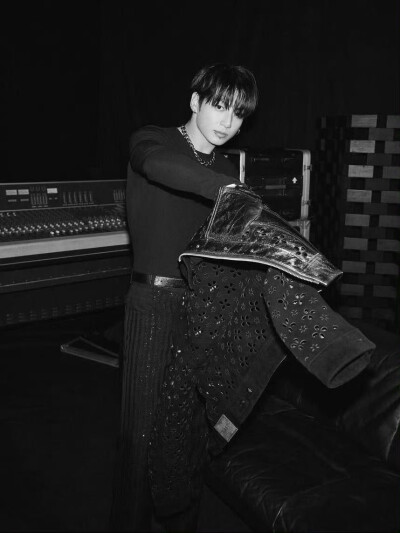 田柾国/JUNGKOOK
图源微博 礼貌拿图