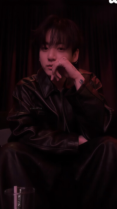 田柾国/JUNGKOOK
图源微博 礼貌拿图