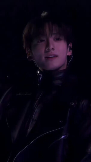 田柾国/JUNGKOOK

图源微博  礼貌拿图