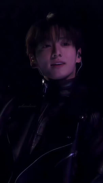 田柾国/JUNGKOOK
图源微博 礼貌拿图