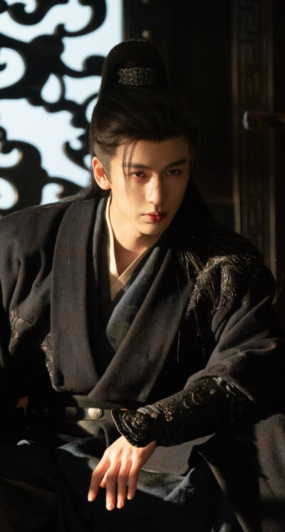 张凌赫《逐玉》谢征