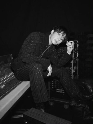 田柾国/JUNGKOOK

图源微博  礼貌拿图