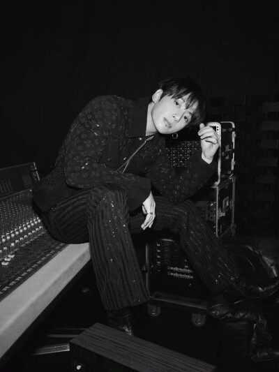 田柾国/JUNGKOOK
图源微博 礼貌拿图