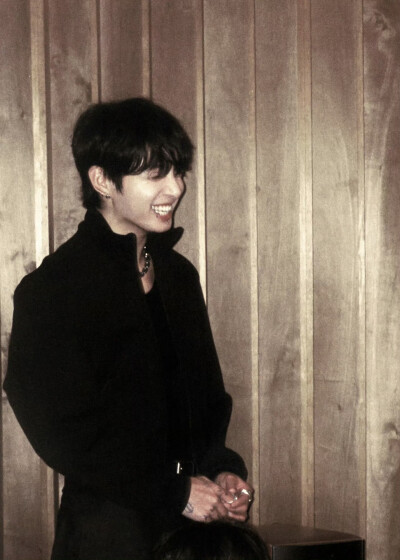 田柾国/JUNGKOOK
图源微博 礼貌拿图