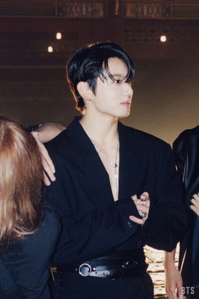 田柾国/JUNGKOOK
图源微博 礼貌拿图