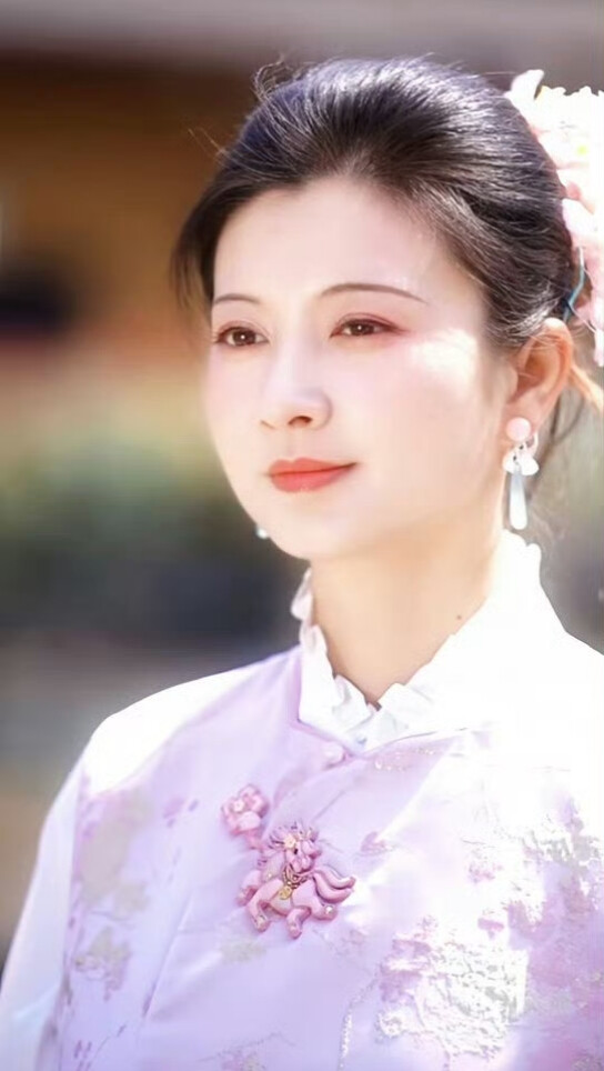 斓曦