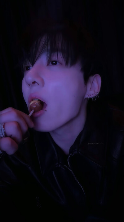 田柾国/JUNGKOOK
图源微博 礼貌拿图