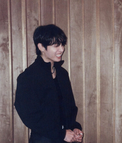 田柾国/JUNGKOOK
图源微博 礼貌拿图