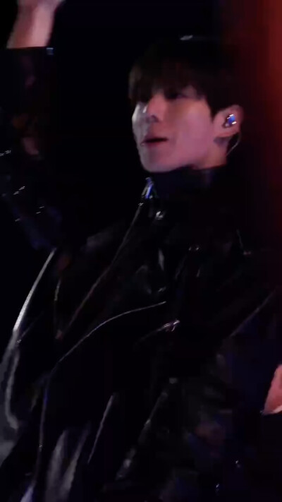 田柾国/JUNGKOOK
图源微博 礼貌拿图