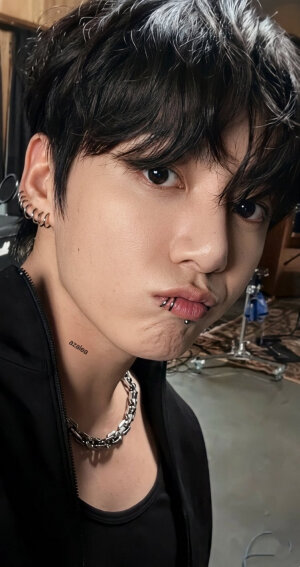 田柾国/JUNGKOOK

图源微博  礼貌拿图