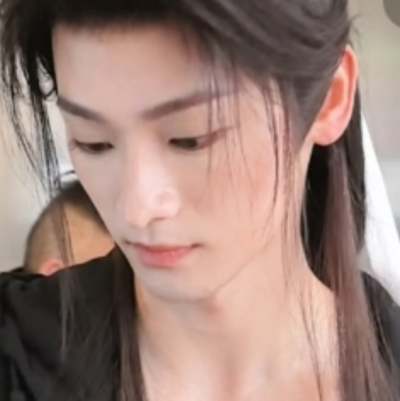 没注意你扎的长发