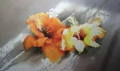 金莉笔下的水彩花卉色彩清新、格调高雅。多姿多彩的花朵、自由流动的水色、氤氲朦胧的气氛，令人过目难忘、心生欢喜。