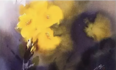 金莉笔下的水彩花卉色彩清新、格调高雅。多姿多彩的花朵、自由流动的水色、氤氲朦胧的气氛，令人过目难忘、心生欢喜。