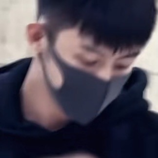 老板，给我来两袋鸡肉味锅巴