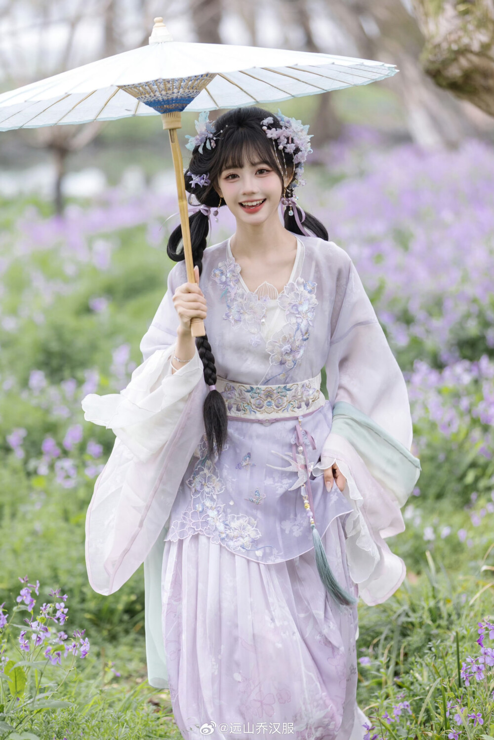 远山乔汉服