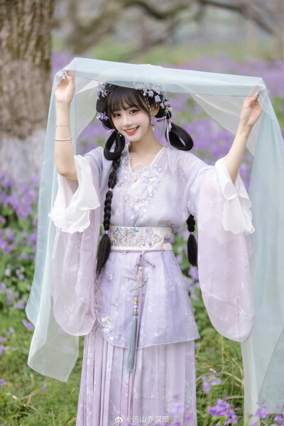 远山乔汉服