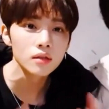 不好意思，美颜开大了（皮下一吨斤）