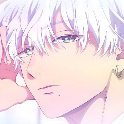 番剧：皎洁迎宵之月
角色：市村琥珀
动漫男头Δ