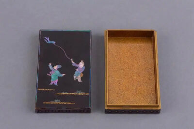 清中期  黑漆嵌螺钿放鸢图小盒
观复博物馆藏
