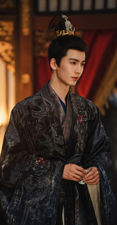 张凌赫《逐玉》谢征