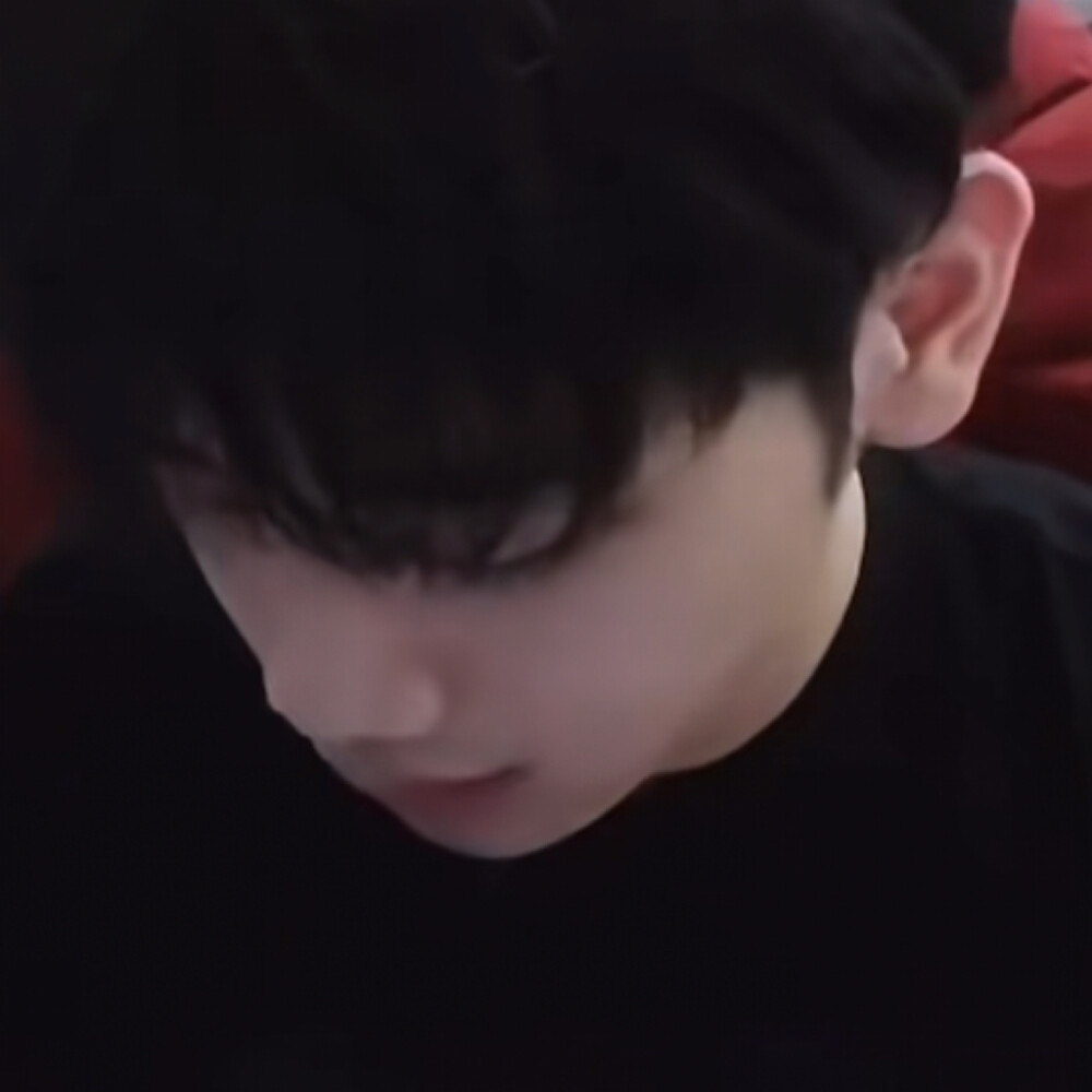 能放弃截神秘低头侧脸男了吗