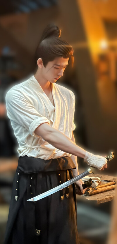 张凌赫《逐玉》谢征