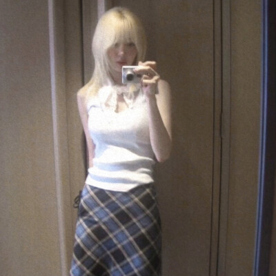 宫脇咲良
I love you, my private one