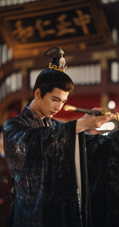 张凌赫《逐玉》谢征