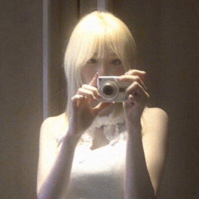 宫脇咲良
I love you, my private one