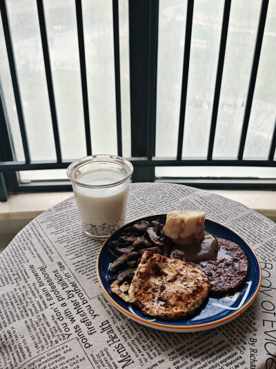 12.23 红豆牛奶 牛排 土豆泥 煎蛋 蘑菇