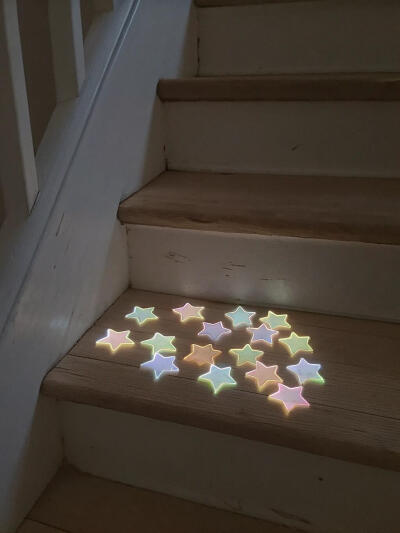 楼梯下的星星
图源小红地瓜 橙橙Mood