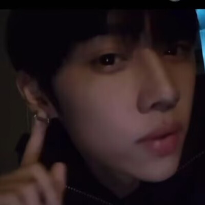 不良少年的完成靠耳钉